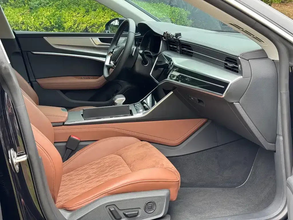 Audi A7L — фото 6