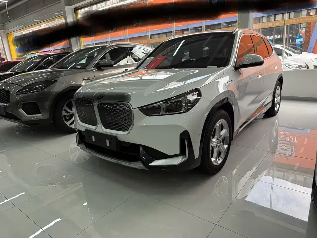 BMW iX1