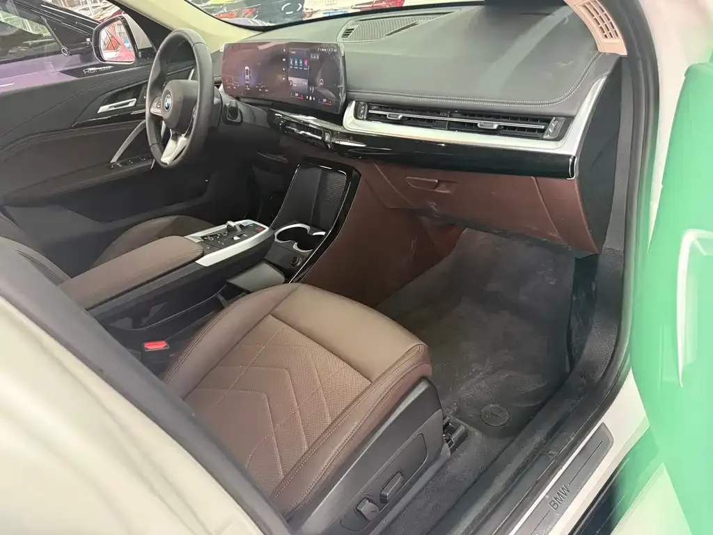 BMW iX1 2025 из CN, фото 7