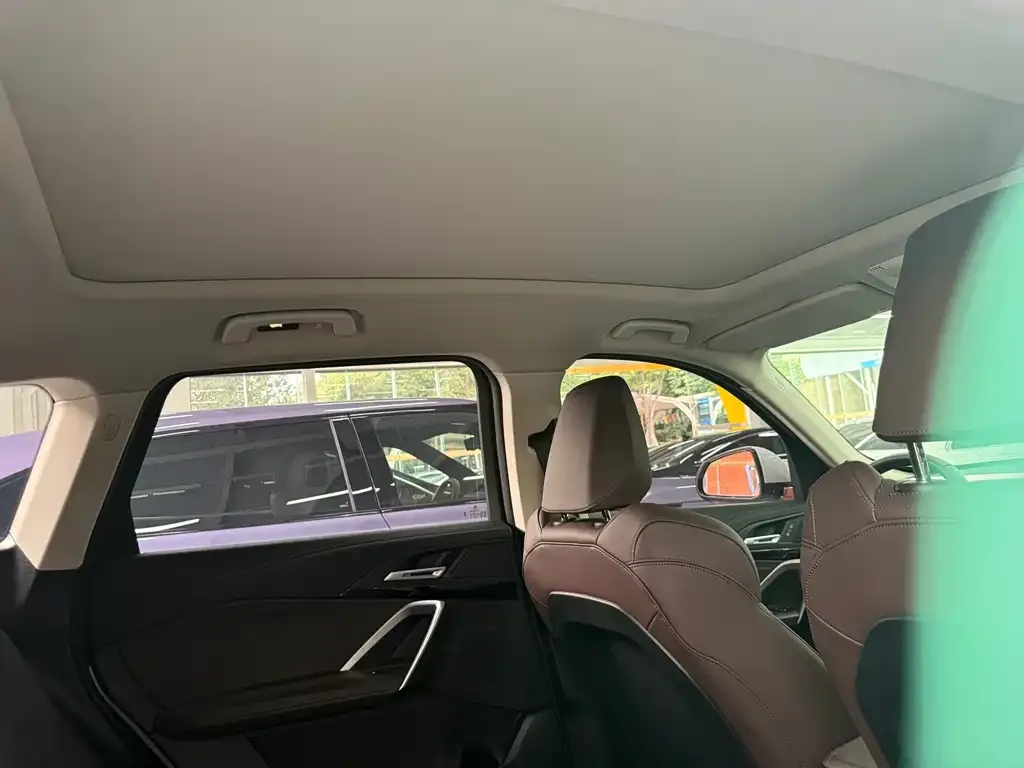 BMW iX1 2025 из CN, фото 4