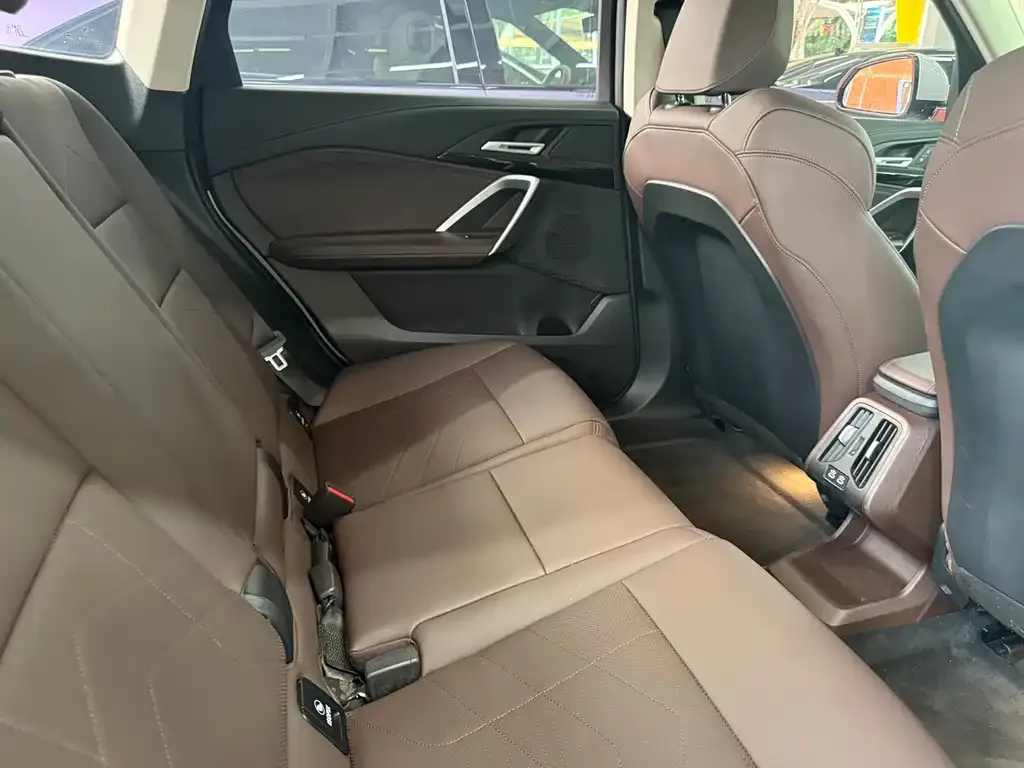BMW iX1 2025 из CN, фото 5