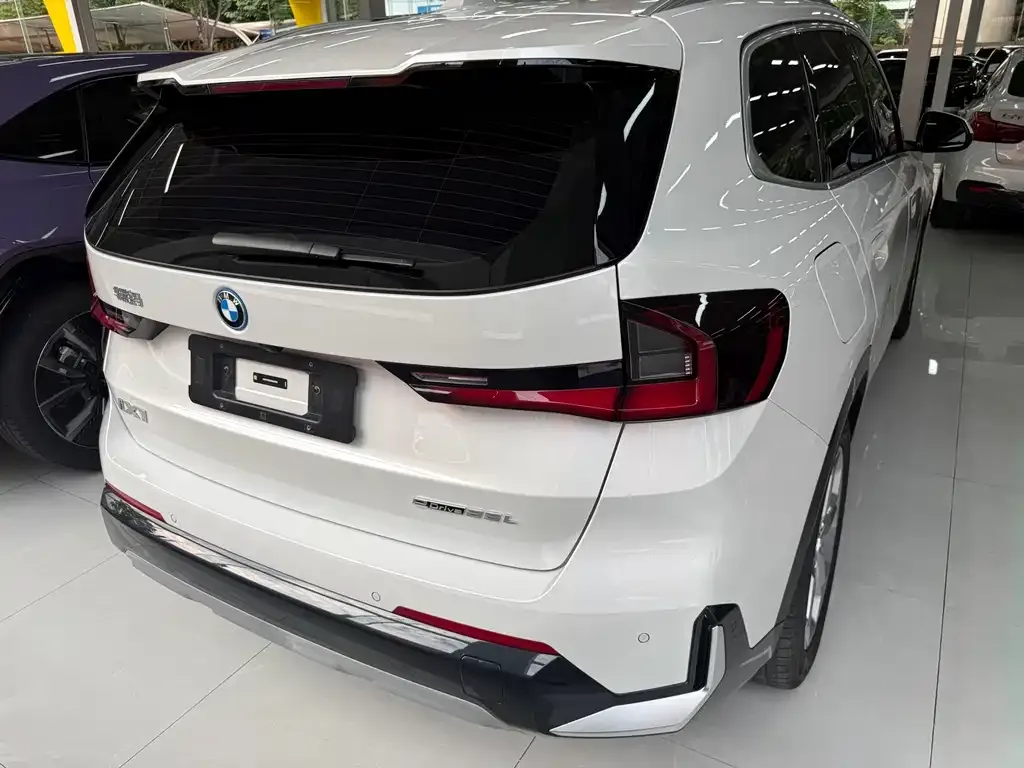 BMW iX1 2025 из CN, фото 9