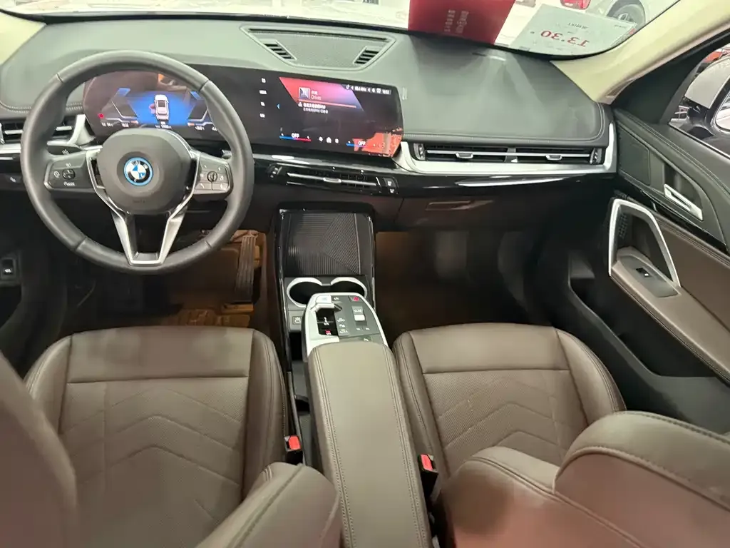 BMW iX1 2025 из CN, фото 8