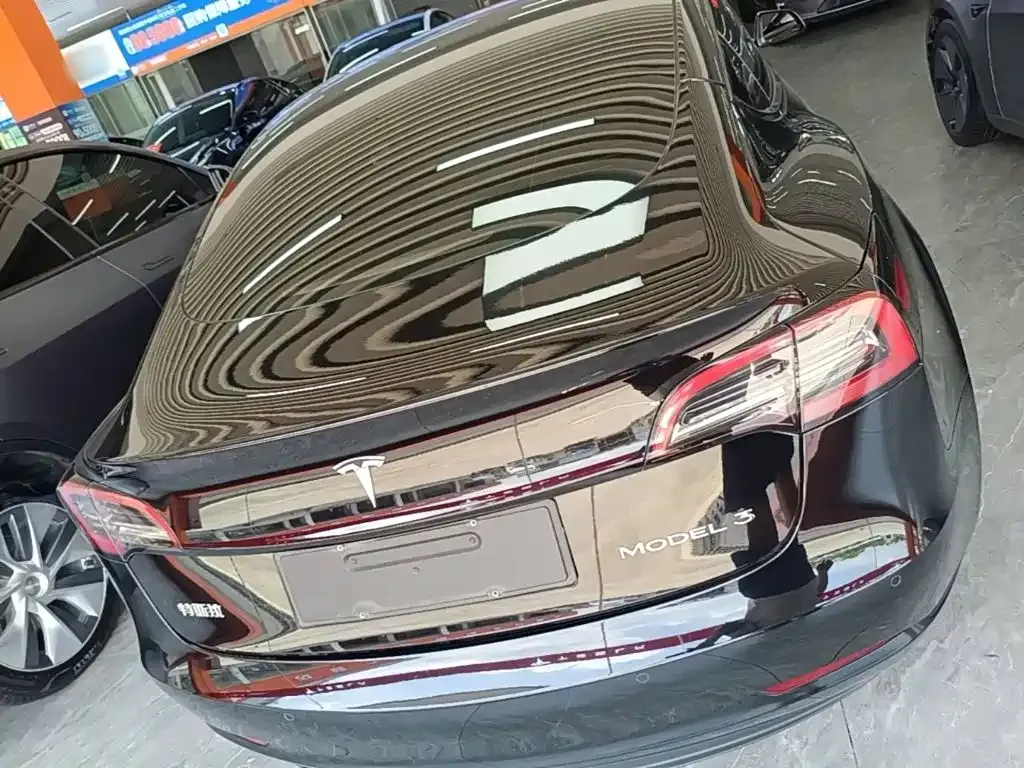 Tesla Model 3 — фото 6