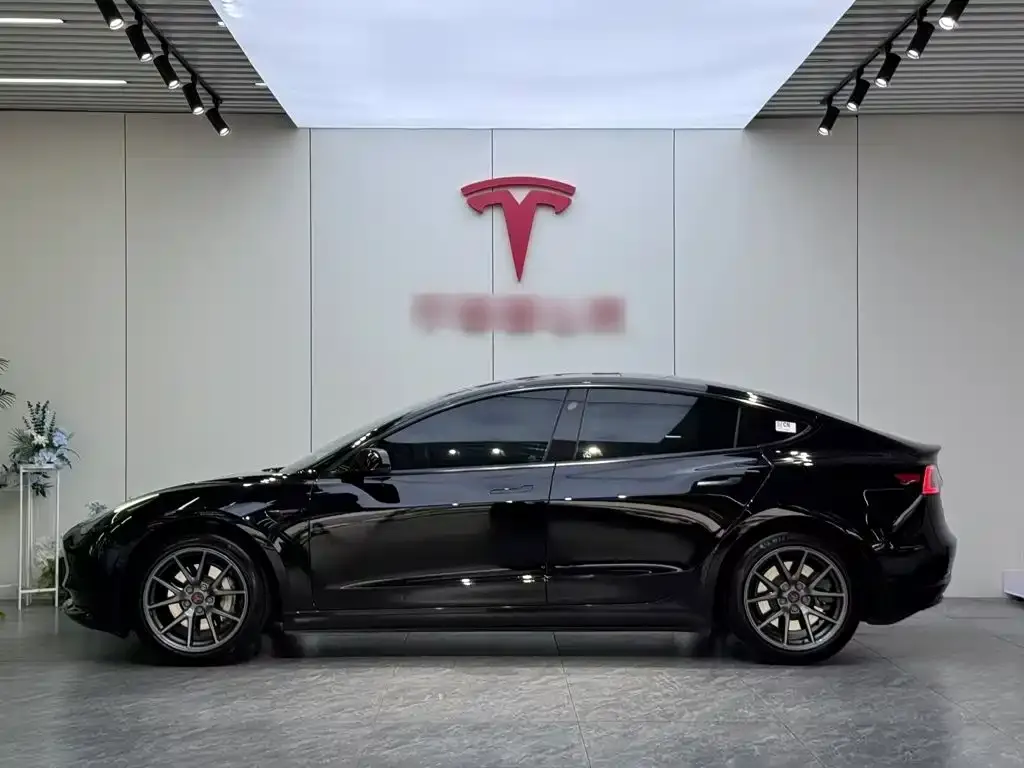 Tesla Model 3 — фото 7