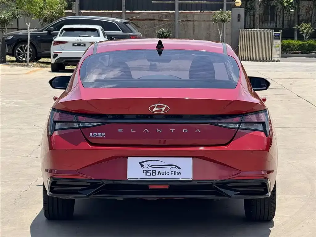 Hyundai Elantra — фото 5