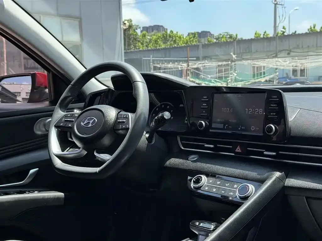 Hyundai Elantra — фото 4