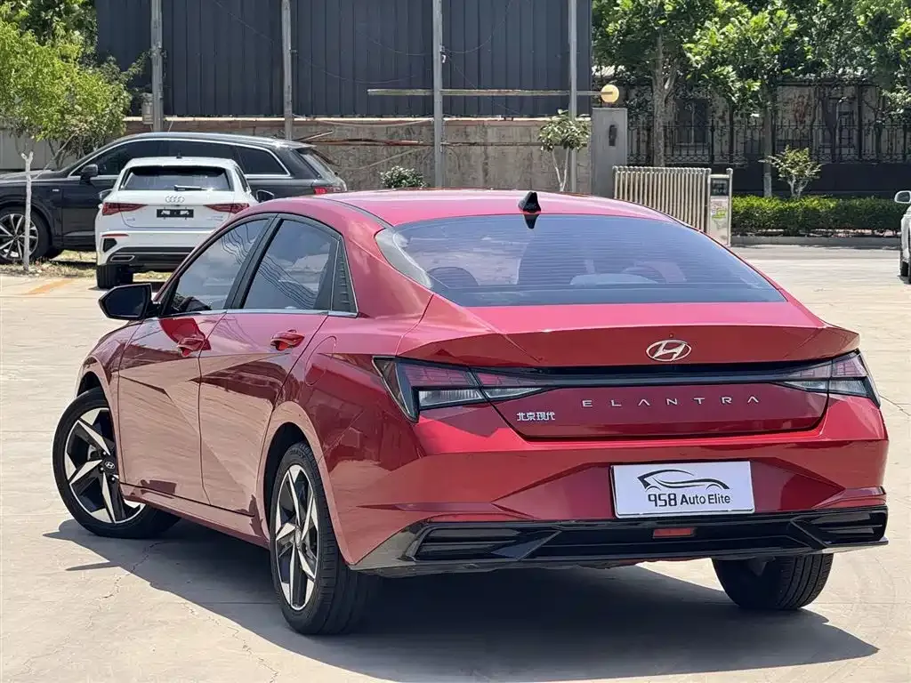 Hyundai Elantra — фото 8