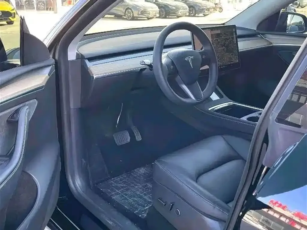 Tesla Model Y — фото 4