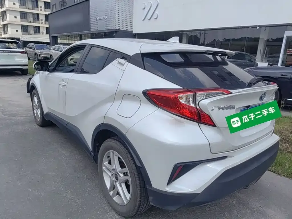 Toyota C-HR — фото 10