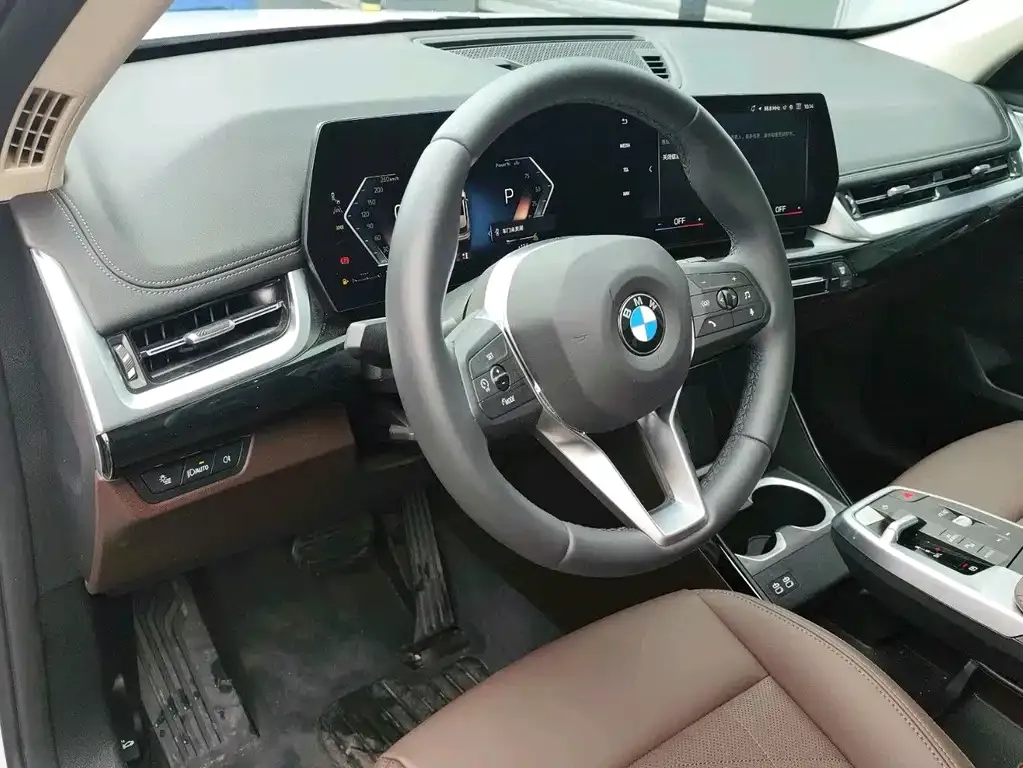 BMW X1 — фото 9