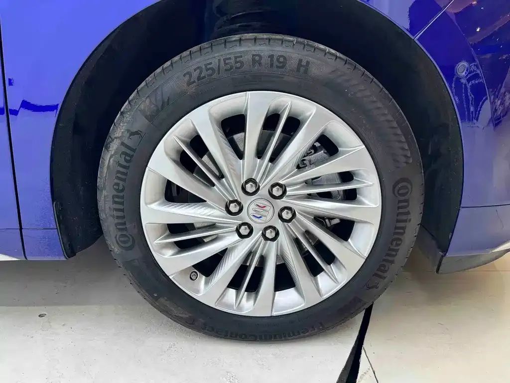 Buick Century 2023 из CN, фото 2