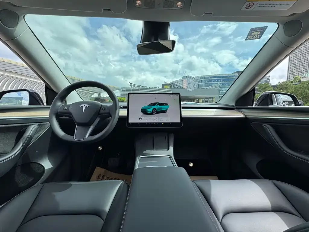 Tesla Model Y — фото 2
