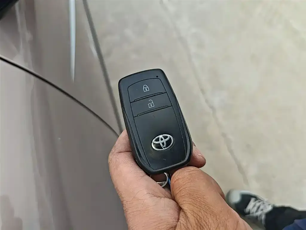 Toyota bZ3 2023 из CN, фото 2