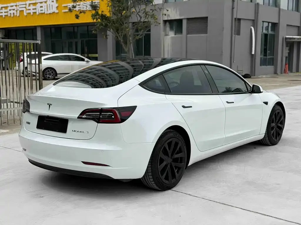 Tesla Model 3 — фото 7