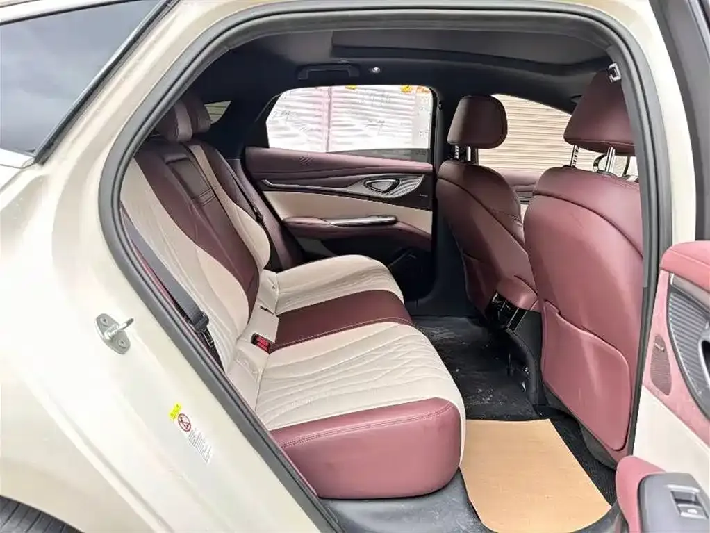 BYD Seal — фото 8