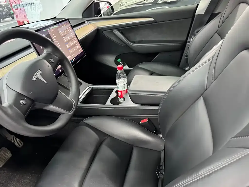 Tesla Model Y — фото 6