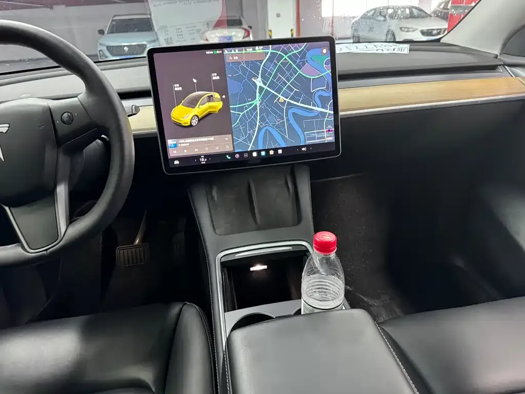 Tesla Model Y — фото 5