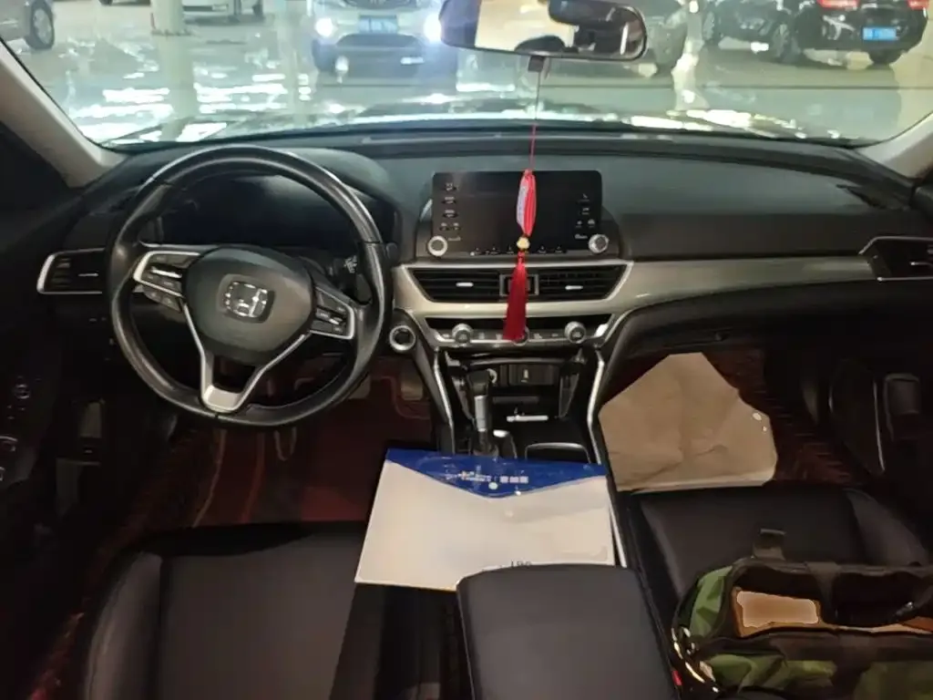 Honda Accord — фото 1