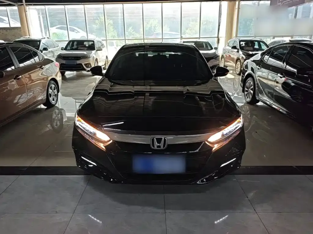 Honda Accord — фото 8