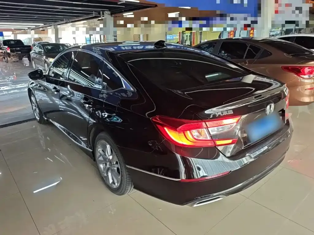 Honda Accord — фото 9