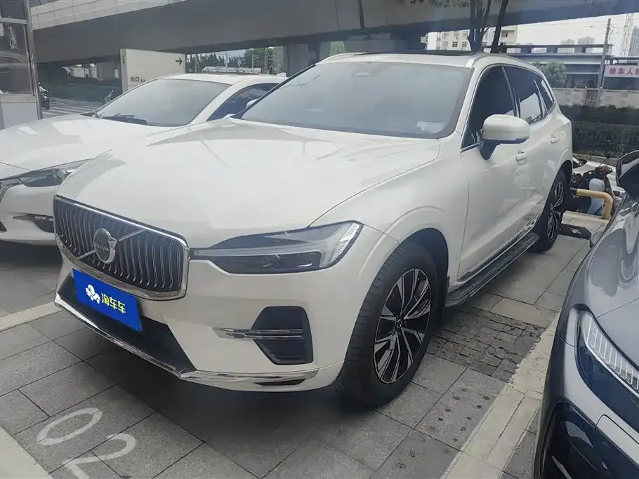 Volvo XC60 — фото 1