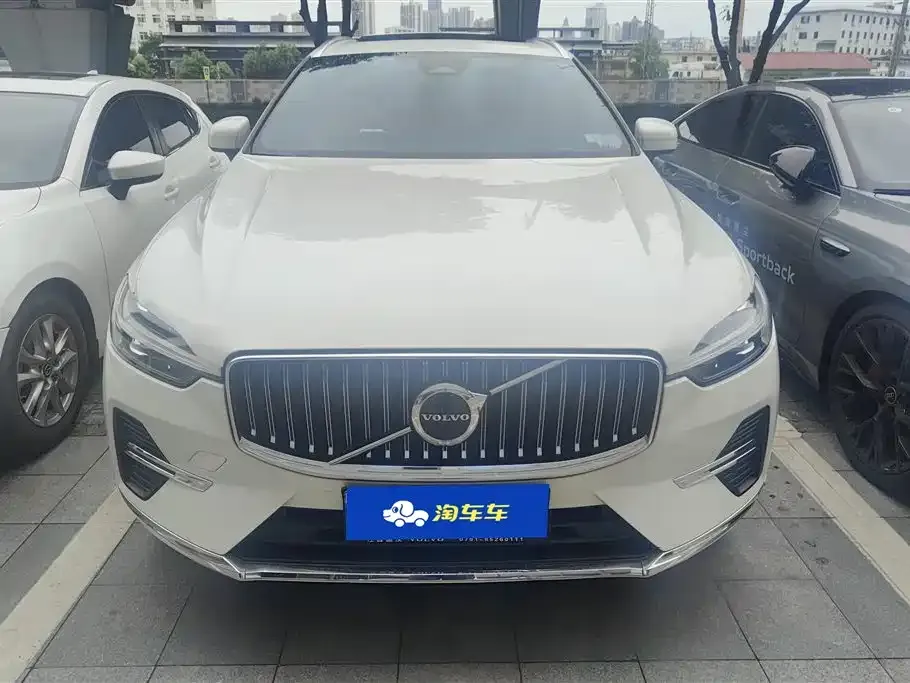 Volvo XC60 — фото 10