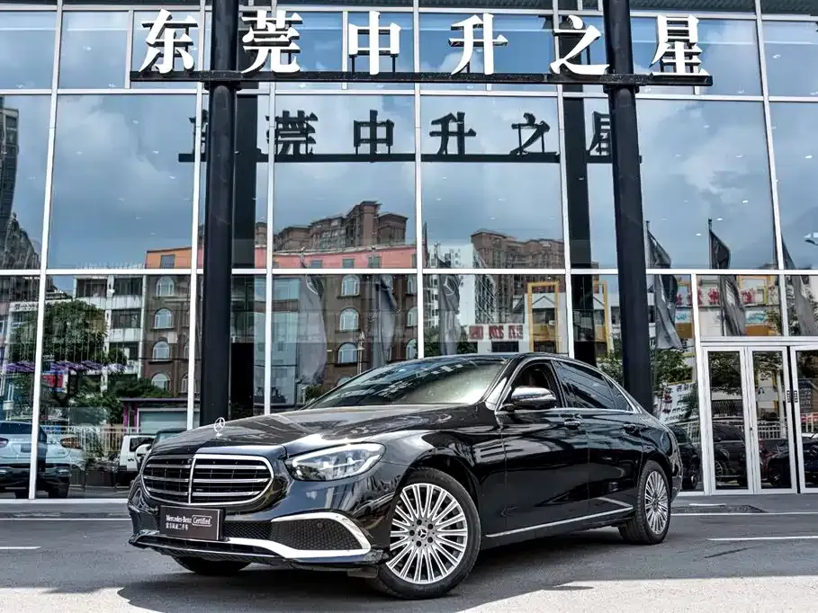 Mercedes-Benz E-Class — фото 1