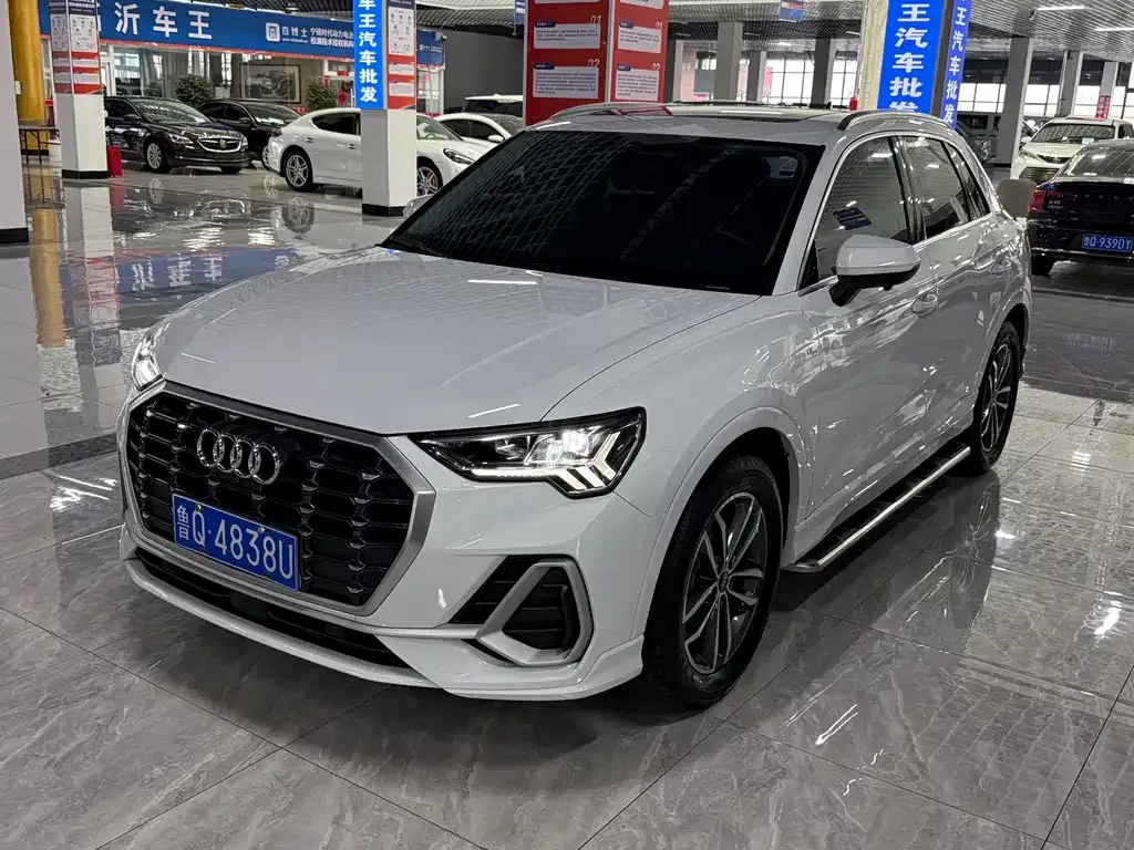 Audi Q3 — фото 1