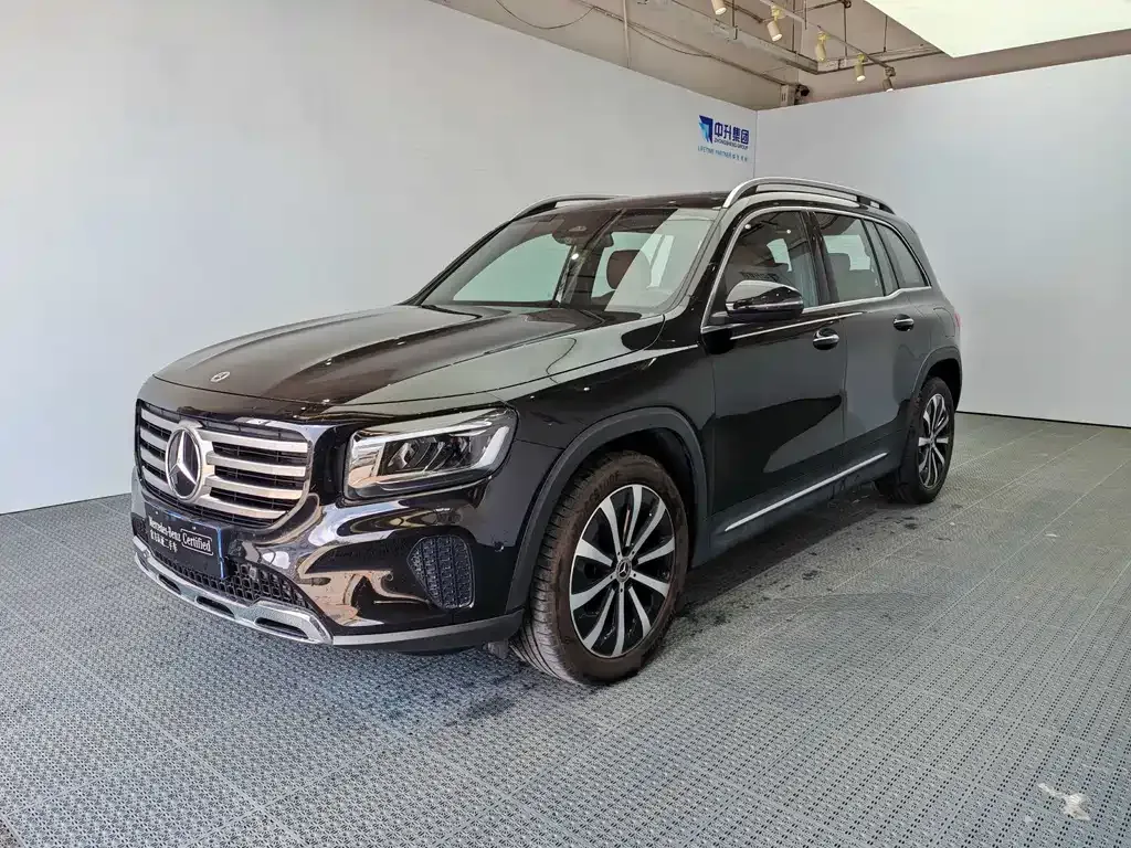 Mercedes-Benz GLB — фото 1