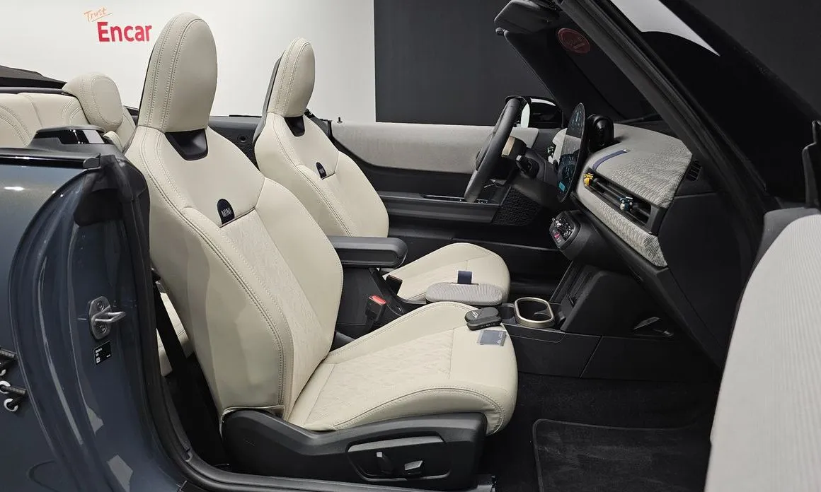 Mini Cooper Convertible 2026 из KR, фото 8