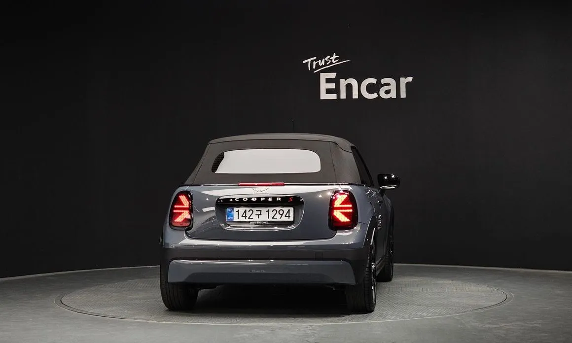 Mini Cooper Convertible 2026 из KR, фото 2
