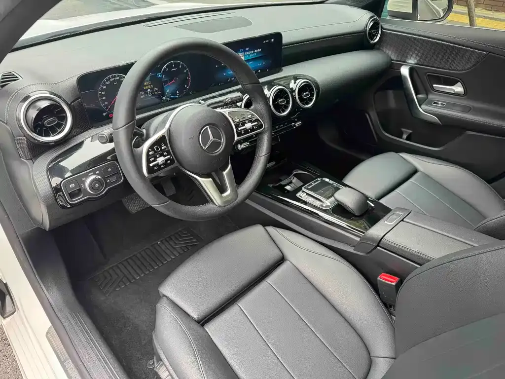 Mercedes-Benz A-Class — фото 8