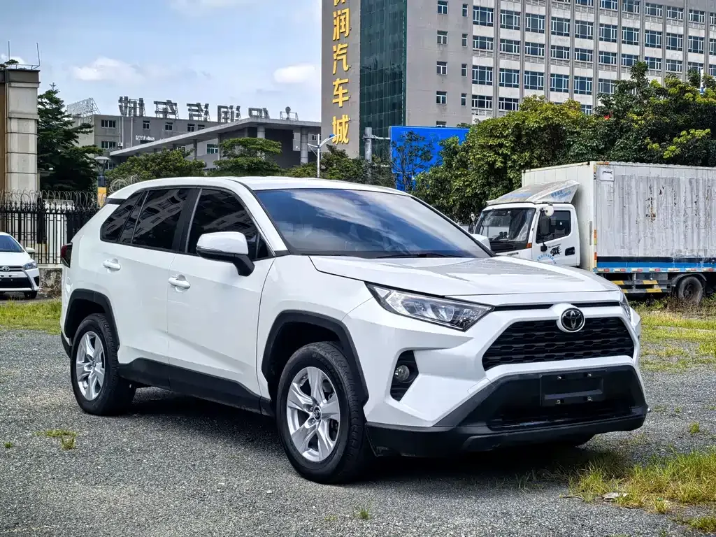 Toyota RAV4 — фото 10
