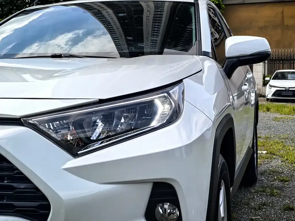 Toyota RAV4 — фото 9