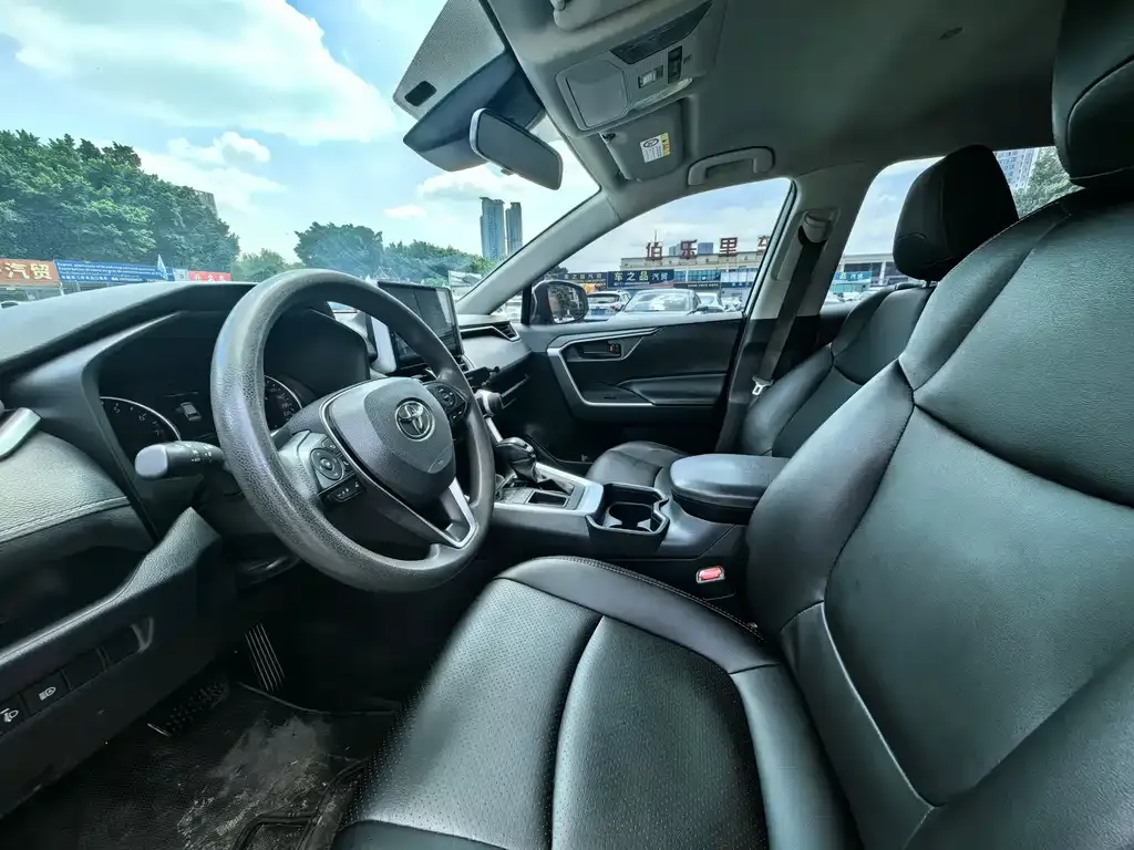 Toyota RAV4 — фото 3