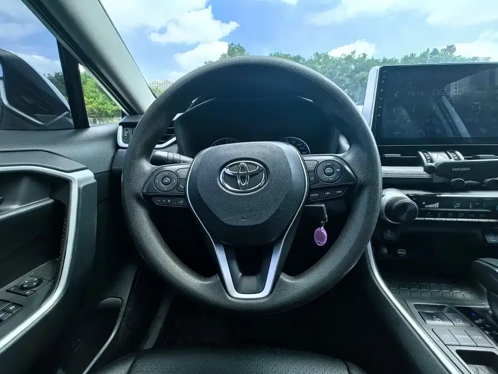 Toyota RAV4 — фото 4