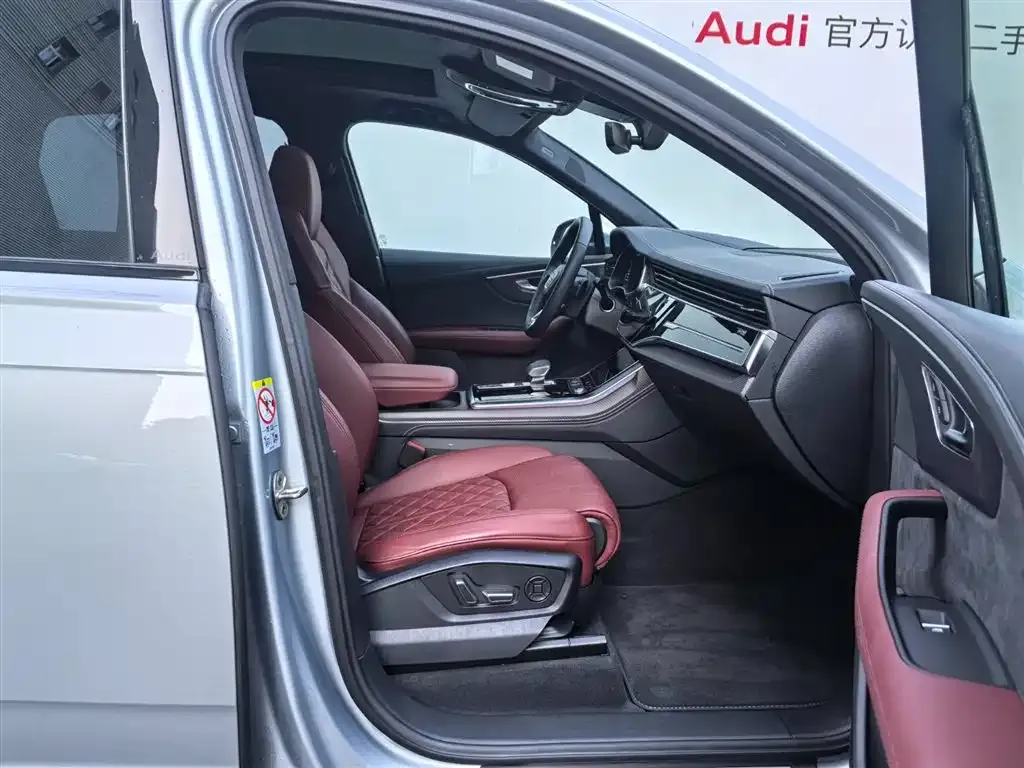 Audi SQ7 2024 из CN, фото 9