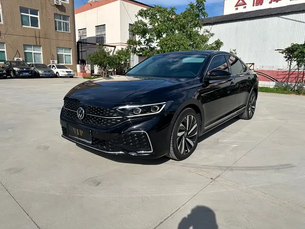 Volkswagen Passat — фото 1