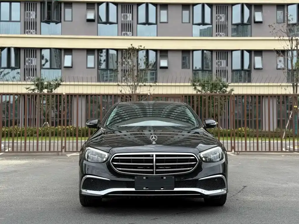 Mercedes-Benz E-Class — фото 3