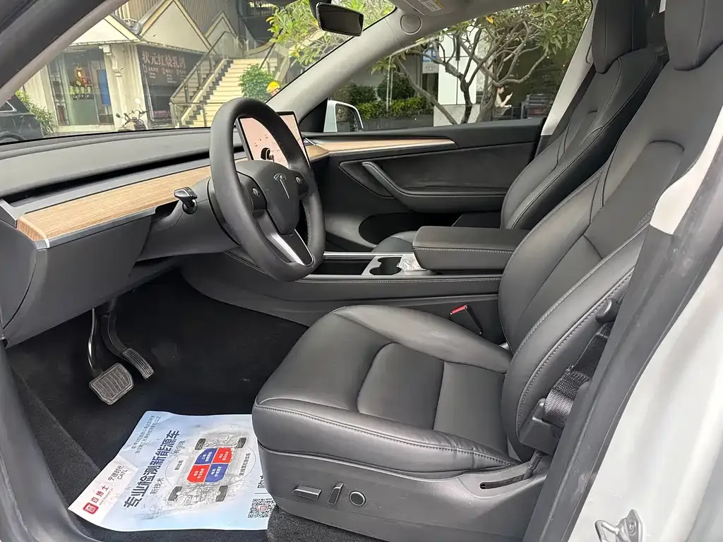 Tesla Model Y — фото 3