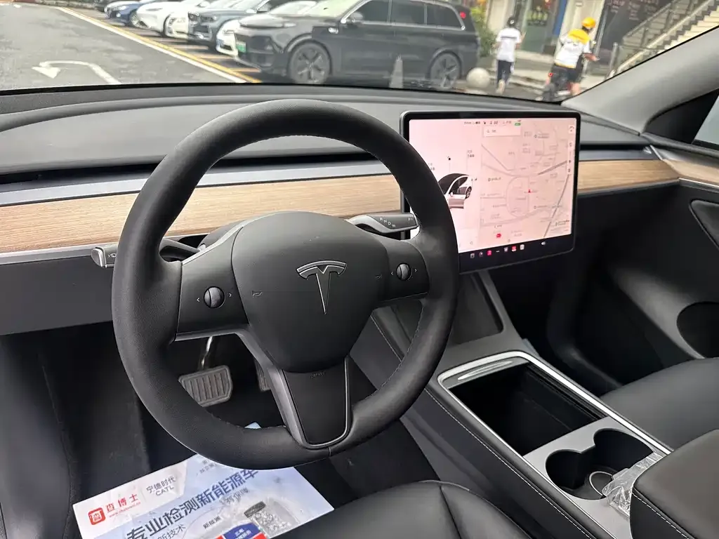 Tesla Model Y — фото 2