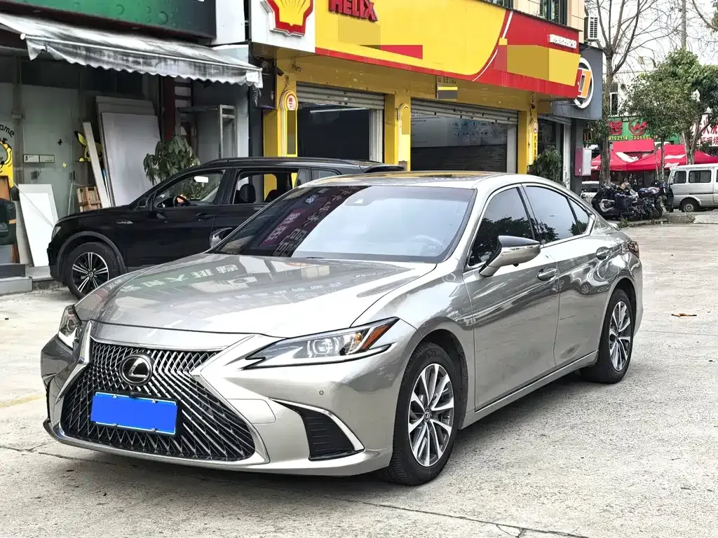 Lexus ES — фото 1