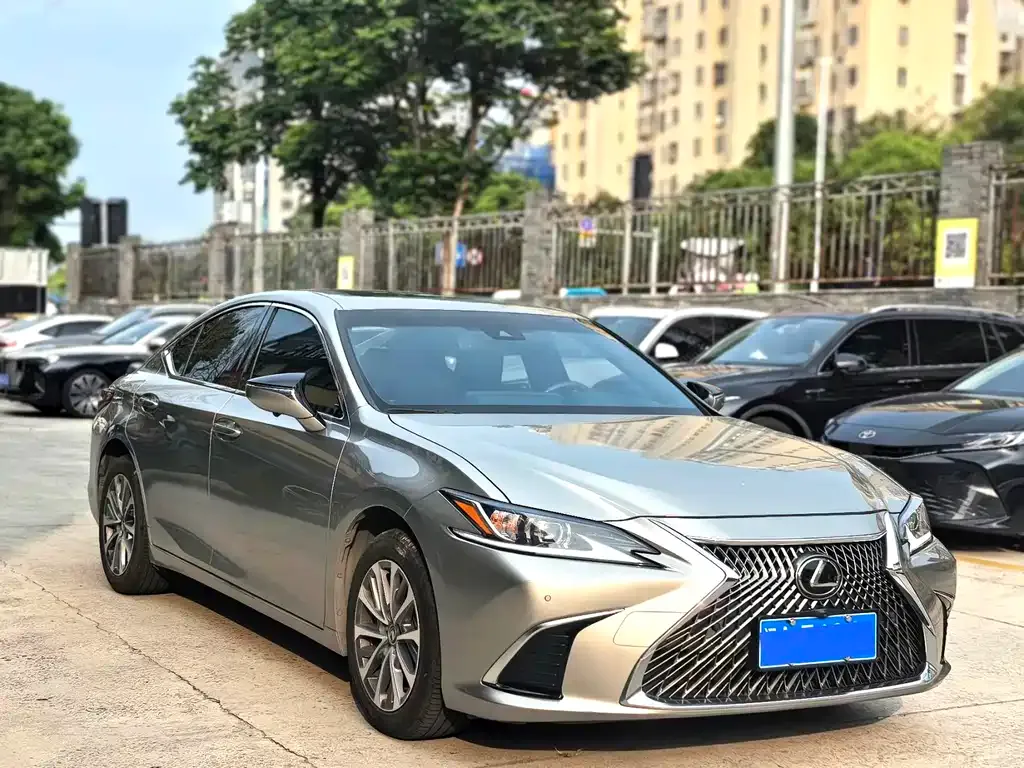Lexus ES — фото 9