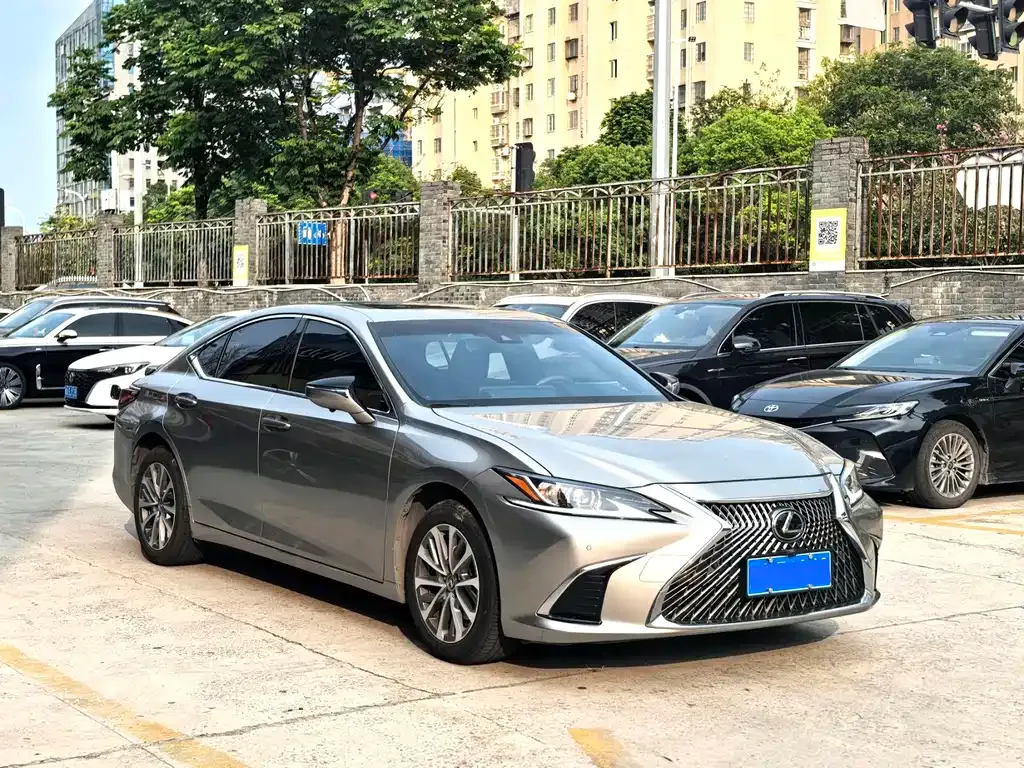 Lexus ES — фото 10