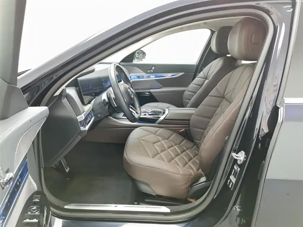 BMW 7 Series 2023 из CN, фото 8