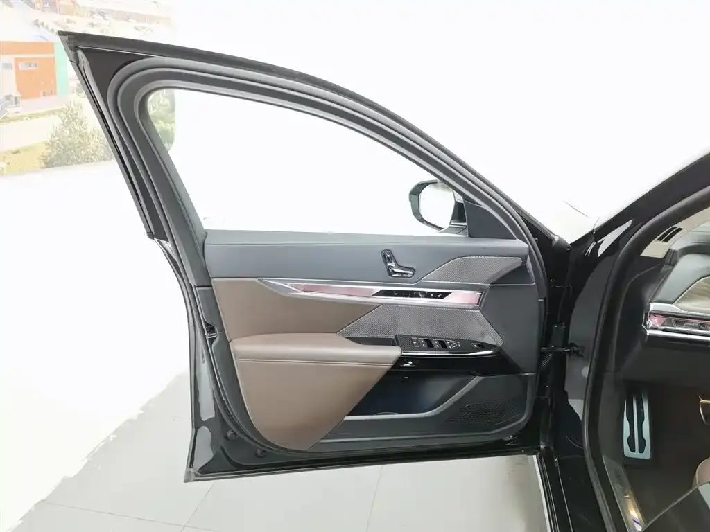 BMW 7 Series 2023 из CN, фото 5