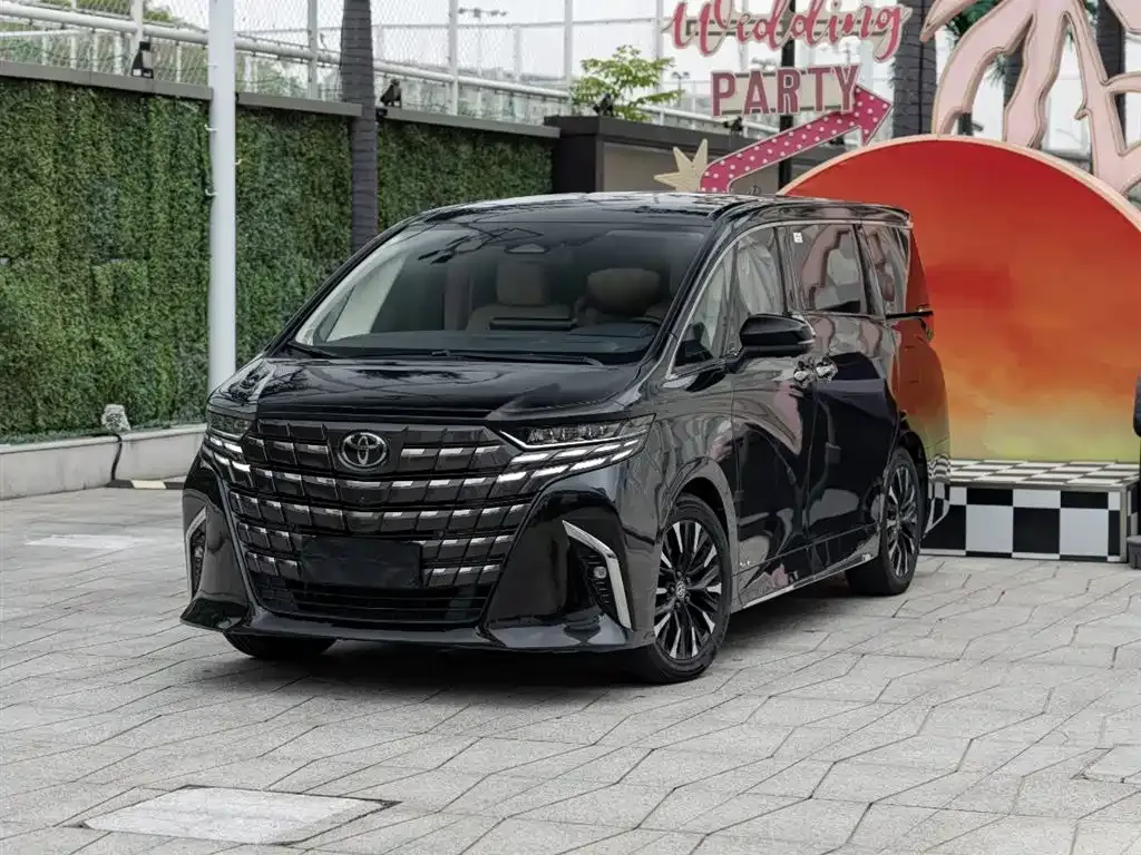 Toyota Alphard — фото 1