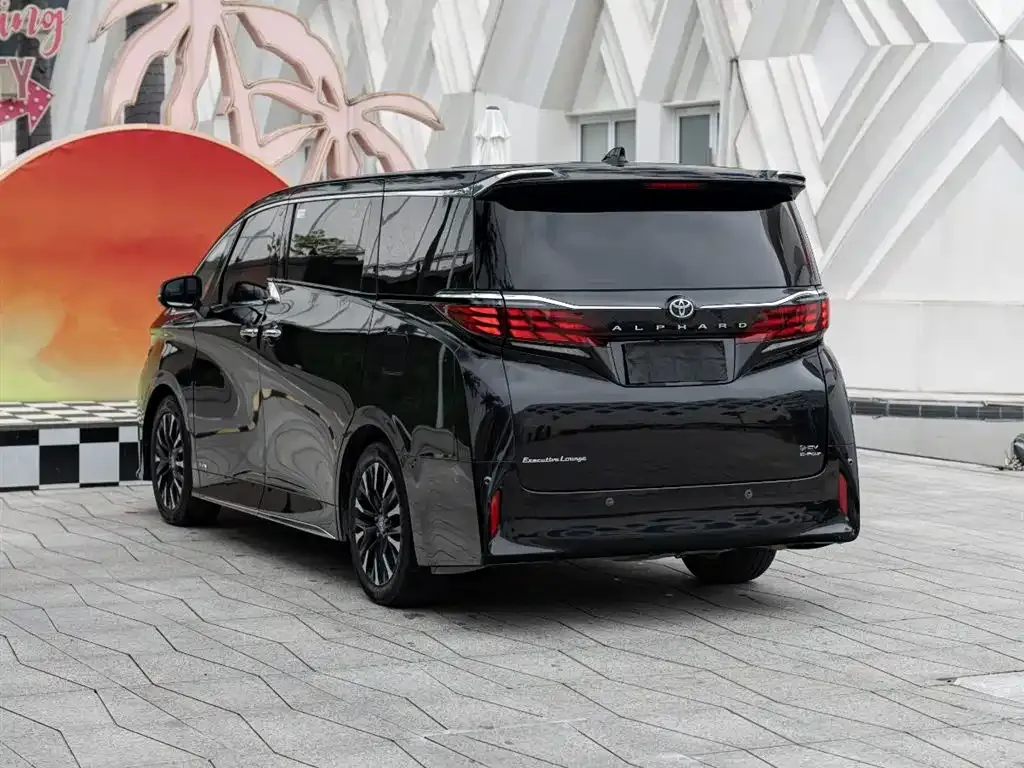 Toyota Alphard — фото 9
