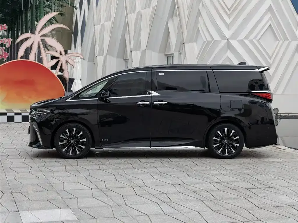 Toyota Alphard — фото 8